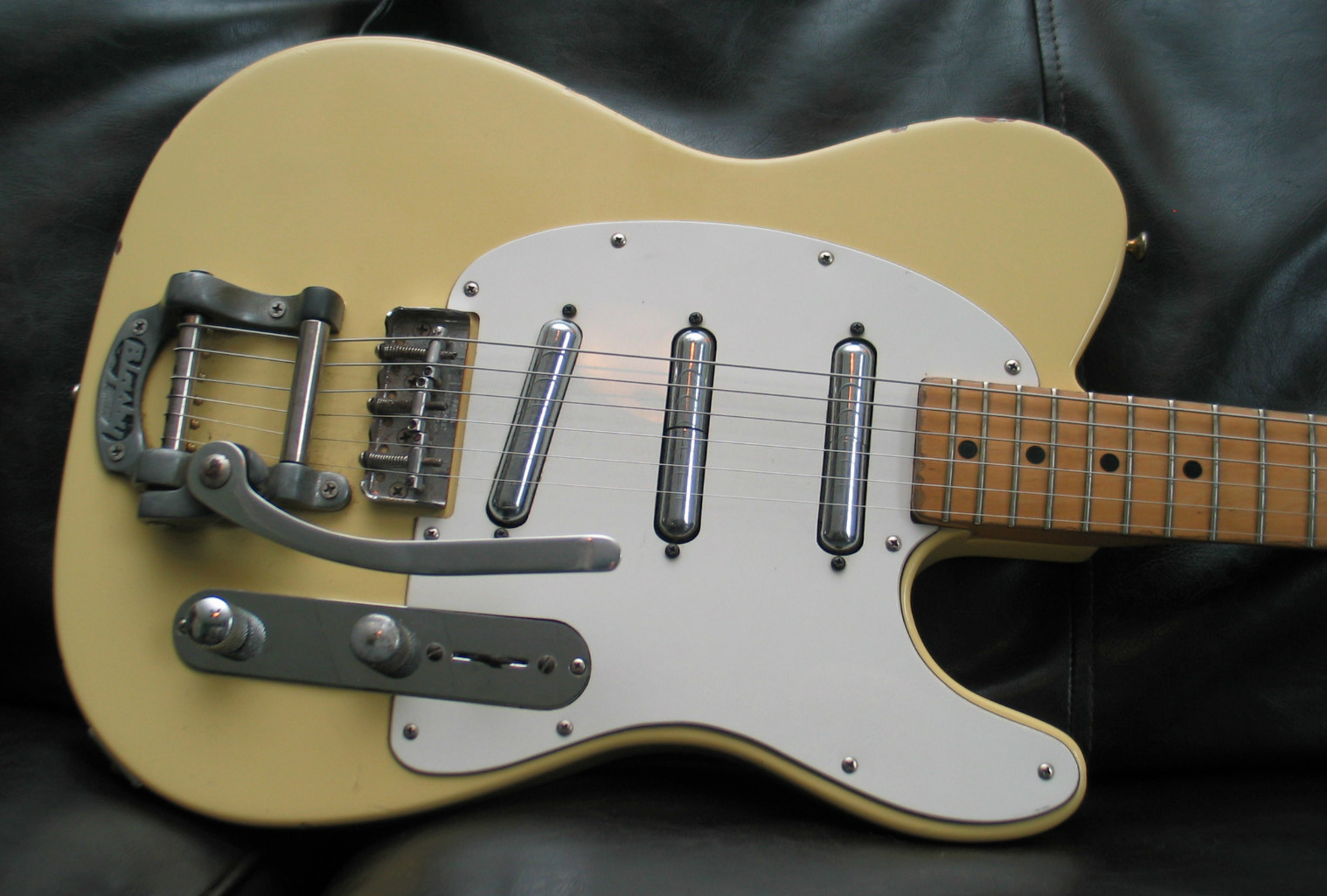 One-of-kind Telecaster with Bigsby | ChasingGuitars