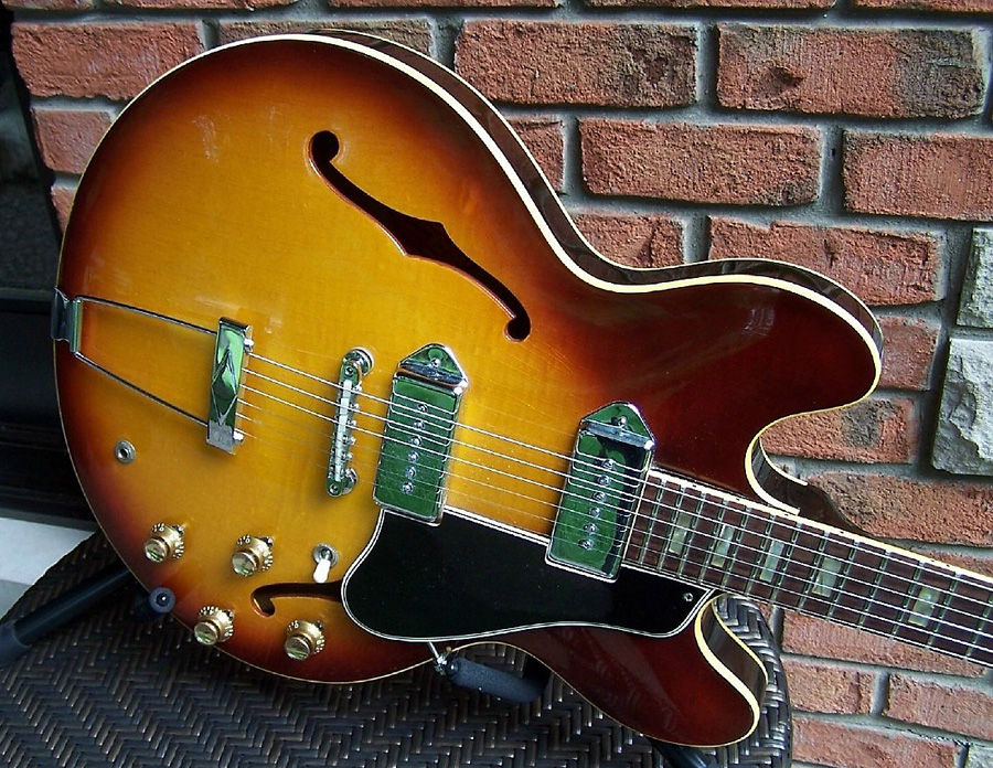 1967 Gibson ES-330 | ChasingGuitars